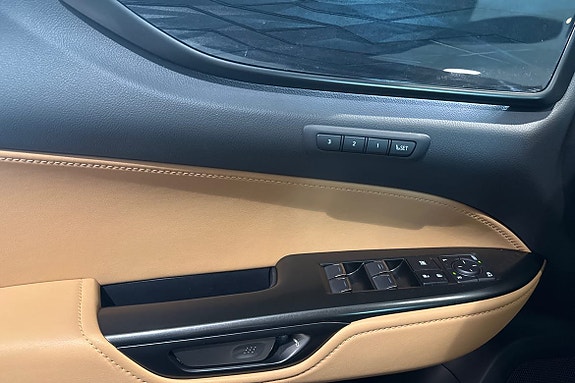 Lexus NX450h+ 16 of 26
