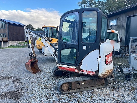 Minigrävare Bobcat 323 med 3 skopor samt tiltfäste 6 of 6