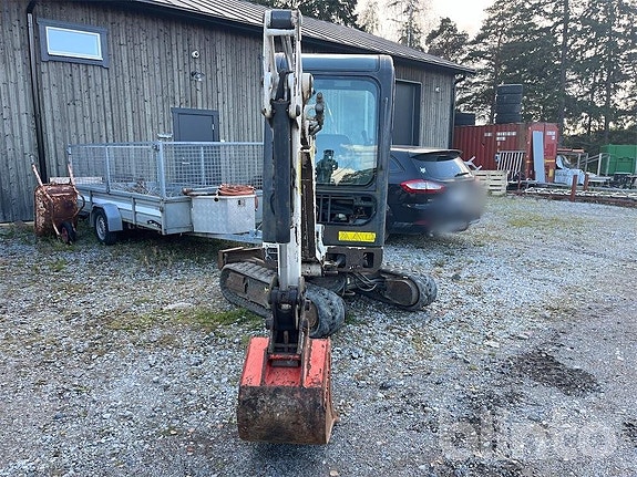 Minigrävare Bobcat 323 med 3 skopor samt tiltfäste 2 of 6