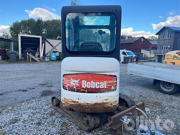 Minigrävare Bobcat 323 med 3 skopor samt tiltfäste 5 of 6