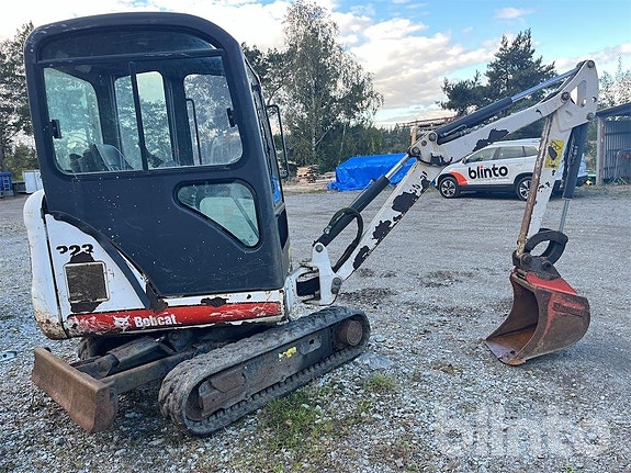 Minigrävare Bobcat 323 med 3 skopor samt tiltfäste 3 of 6