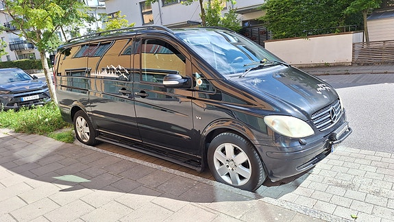 Mercedes-Benz Viano 2 of 14