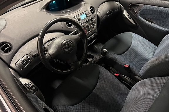 Toyota Yaris 14 of 16