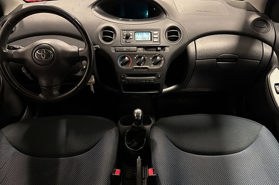 Toyota Yaris 16 of 16