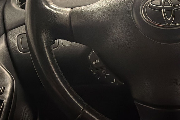 Toyota Yaris 13 of 16
