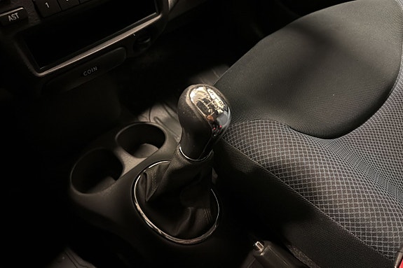 Toyota Yaris 10 of 16