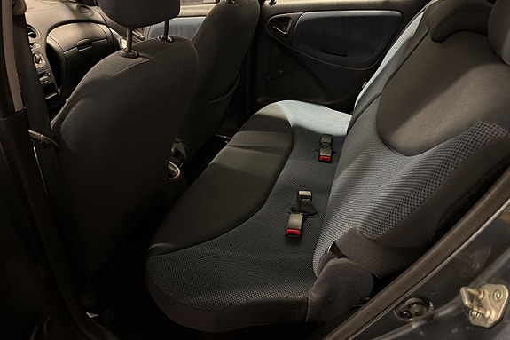 Toyota Yaris 15 of 16