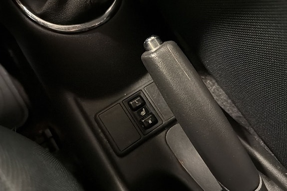 Toyota Yaris 11 of 16