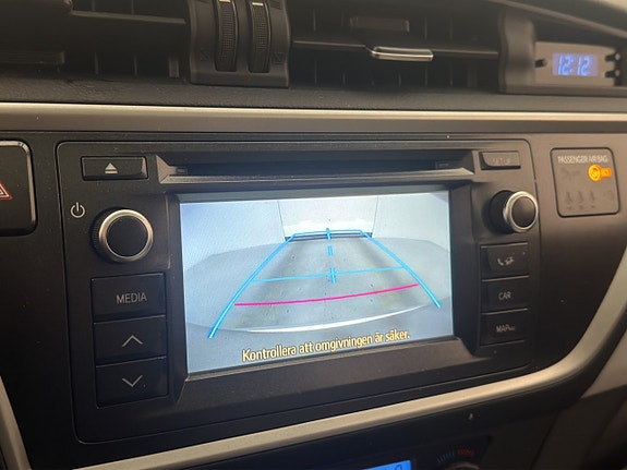 Toyota Auris 18 of 30