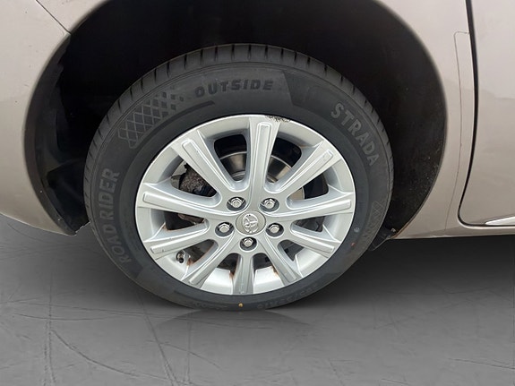 Toyota Auris 29 of 30