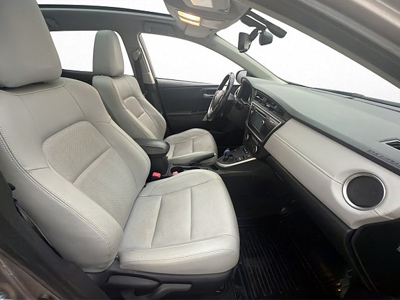 Toyota Auris 9 of 30