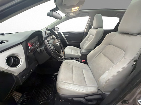 Toyota Auris 14 of 30