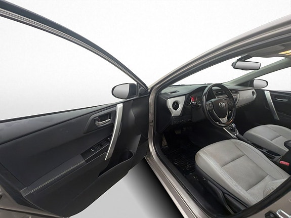 Toyota Auris 13 of 30