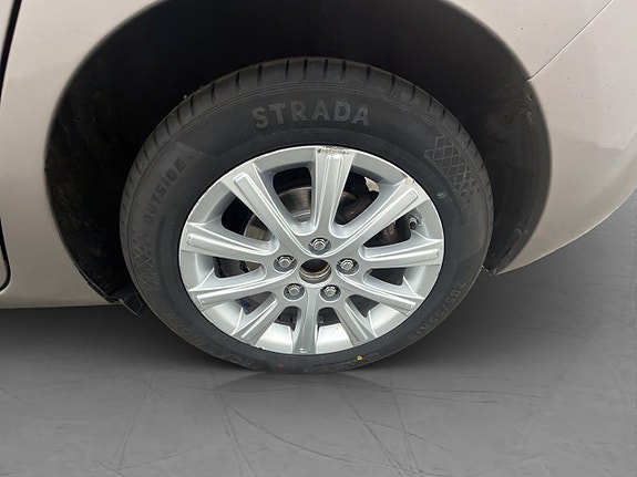 Toyota Auris 28 of 30