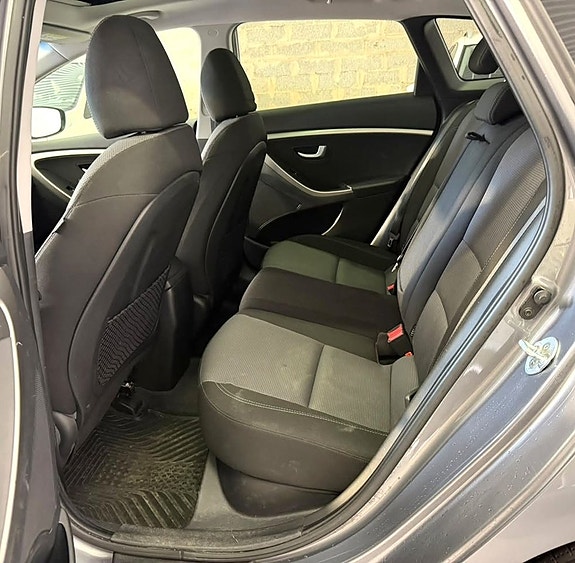 Hyundai i30 10 of 23