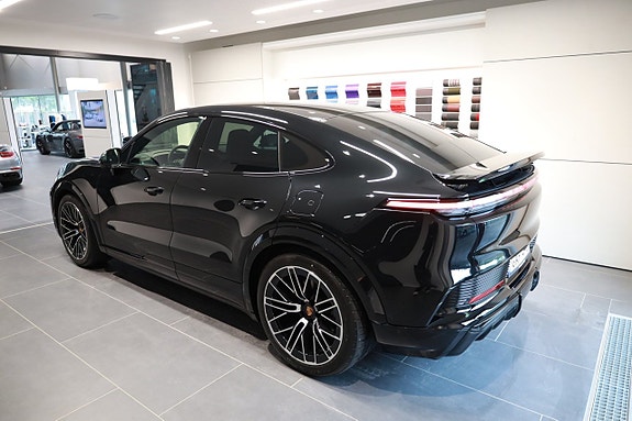 Porsche Cayenne 6 of 30