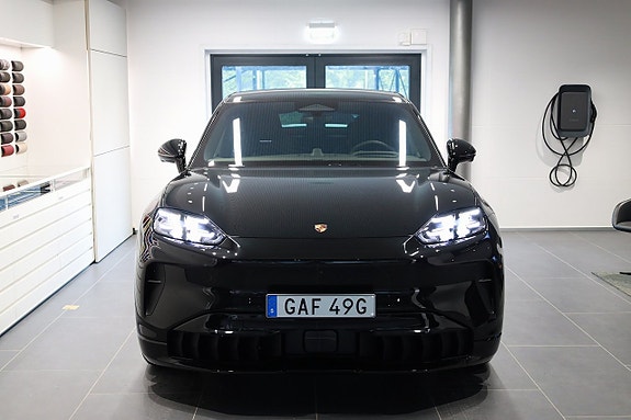 Porsche Cayenne 3 of 30