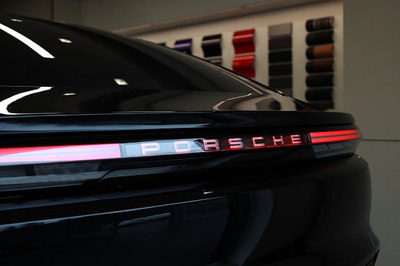 Porsche Cayenne 9 of 30