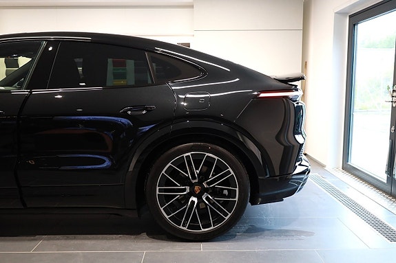 Porsche Cayenne 8 of 30