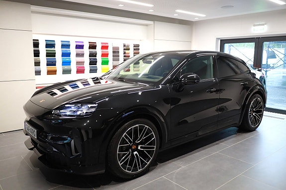 Porsche Cayenne 2 of 30