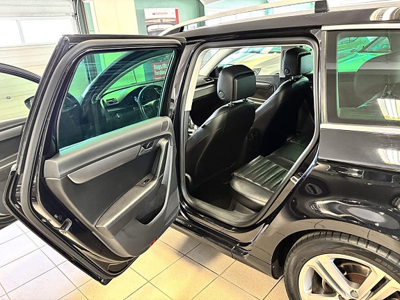Volkswagen Passat 9 of 15