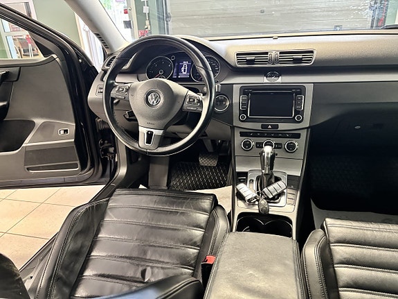 Volkswagen Passat 10 of 15