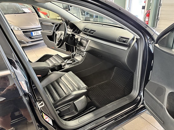 Volkswagen Passat 12 of 15