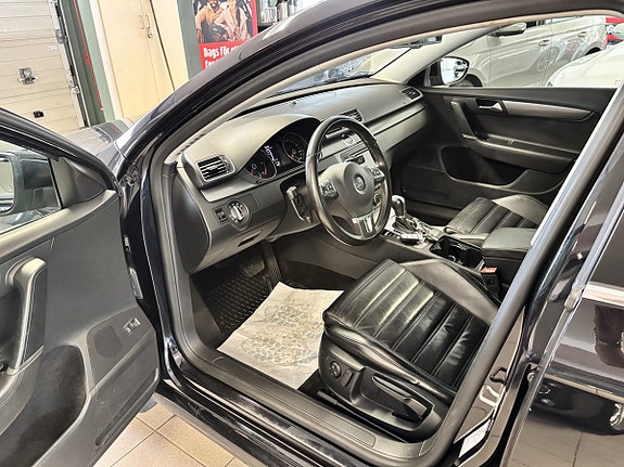 Volkswagen Passat 8 of 15