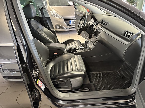 Volkswagen Passat 13 of 15