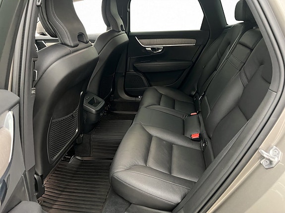 Volvo V90 Cross Country 11 of 30