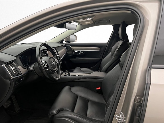 Volvo V90 Cross Country 13 of 30