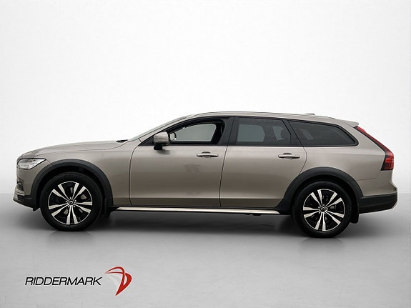 Volvo V90 Cross Country 2 of 30