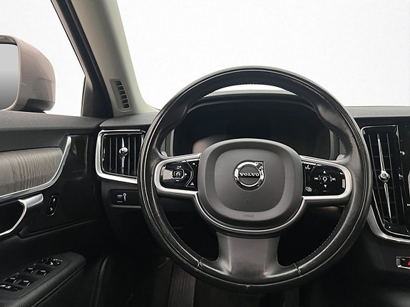 Volvo V90 Cross Country 12 of 30