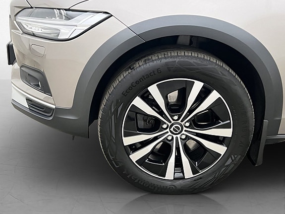 Volvo V90 Cross Country 28 of 30