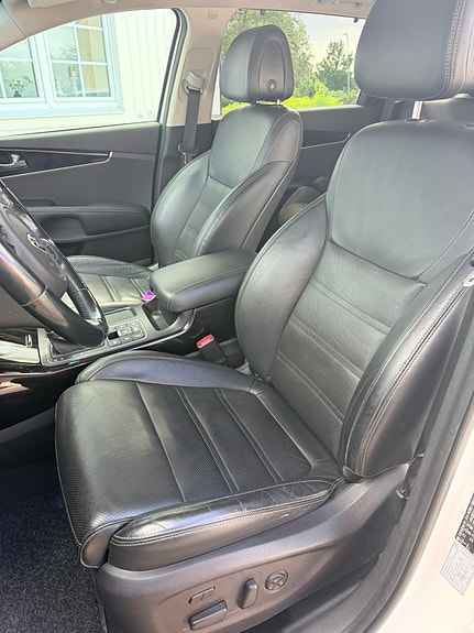 Kia Sorento 10 of 21