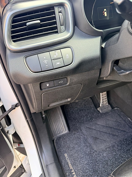 Kia Sorento 9 of 21