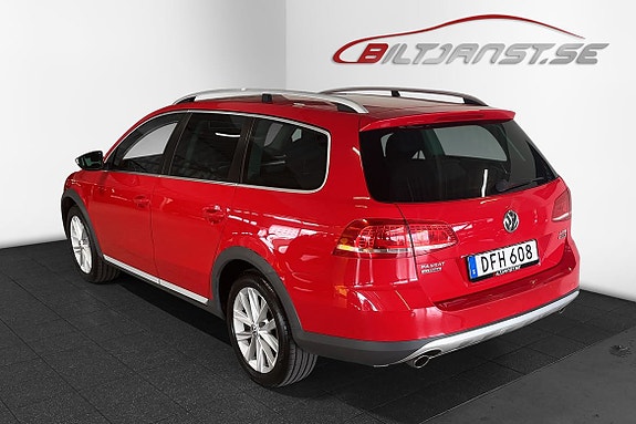 Volkswagen Passat Alltrack 3 of 8