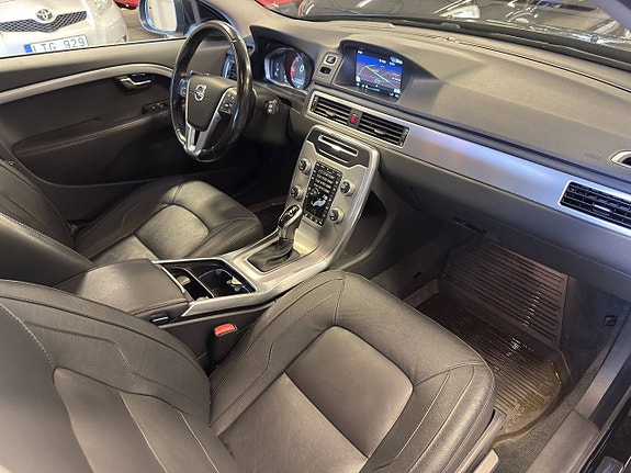 Volvo V70 16 of 25