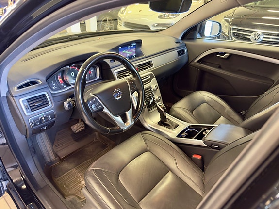 Volvo V70 12 of 25