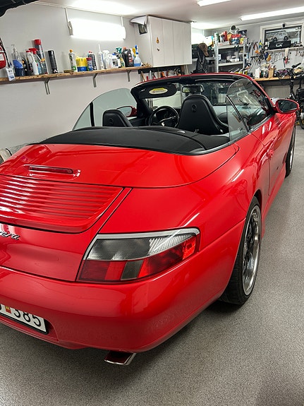 Porsche 911 Carrera 2 of 6