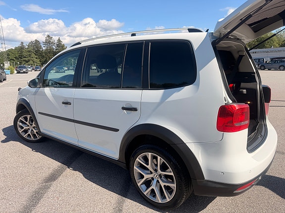 Volkswagen Touran Cross 5 of 11