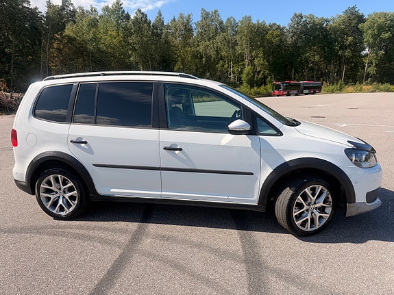 Volkswagen Touran Cross 4 of 11