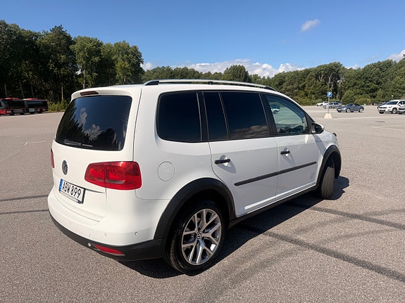 Volkswagen Touran Cross 3 of 11
