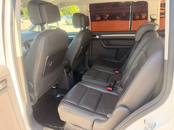 Volkswagen Touran Cross 8 of 11