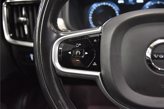 Volvo V90 Cross Country 10 of 24