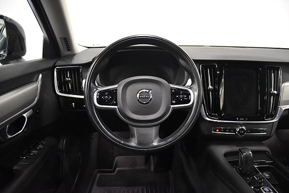 Volvo V90 Cross Country 2 of 24