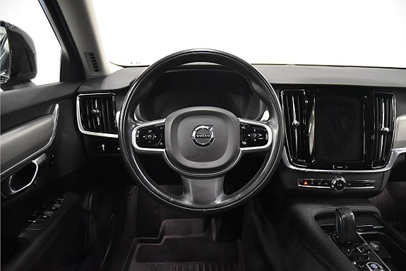 Volvo V90 Cross Country 2 of 24