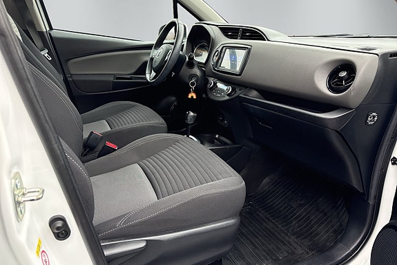 Toyota Yaris 11 of 11