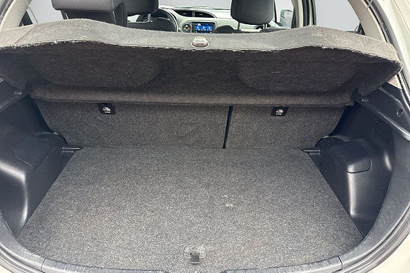 Toyota Yaris 8 of 11