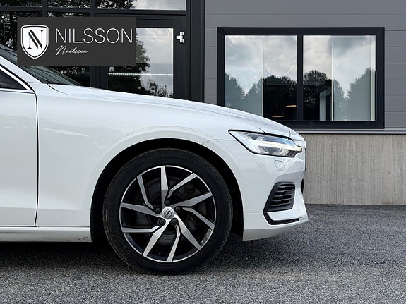 Volvo V60 8 of 30